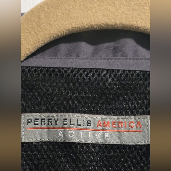 Perry Ellis Black and Gray Men's Windbreaker - Picture 7 of 7